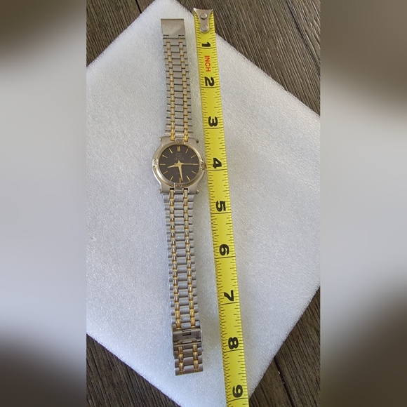 Vintage Gucci Two Tone Watch Japan MOVT - Picture 5 of 6